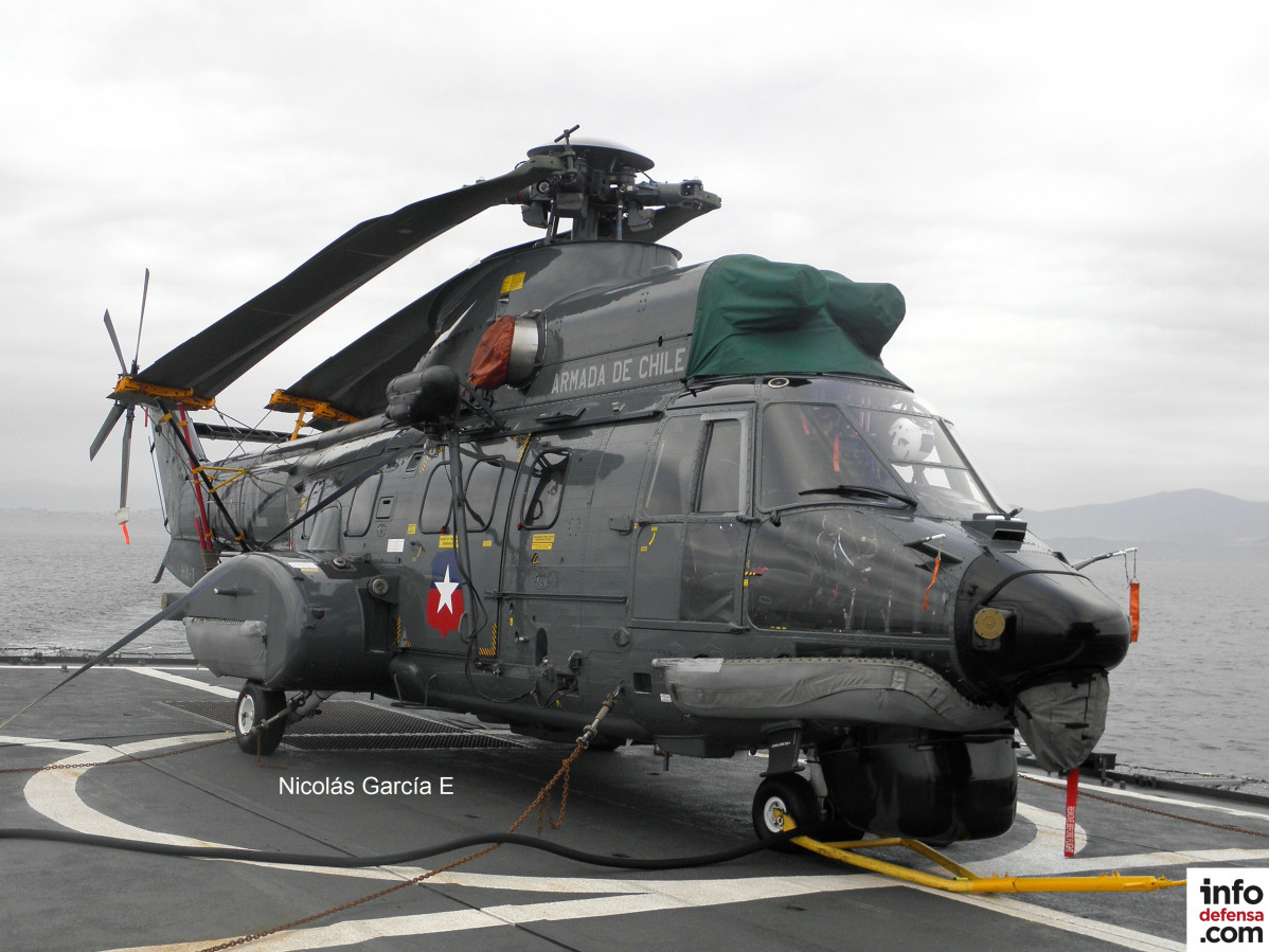 Helicoptero de ataque Airbus AS332F1 Cougar a bordo de la fragata Almirante Lynch Foto Nicolu00e1s Garcu00eda E