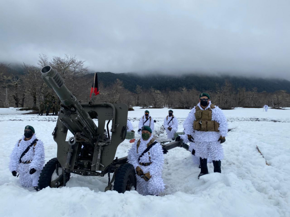Howitzers M 56 Of The Independent Batteru00Eda De Montau00F1A Maturana Of The Nu00B09 Arauco Mountain Detachment In The Training Phase In Snowy Terrain, Photo Army Of Chile